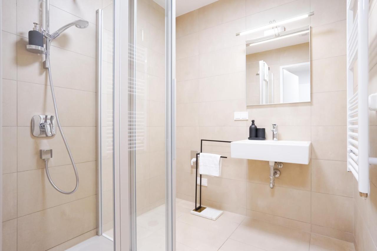 Exclusive 2-Bedroom Condo With Pool & Balcony Vienna Exterior photo